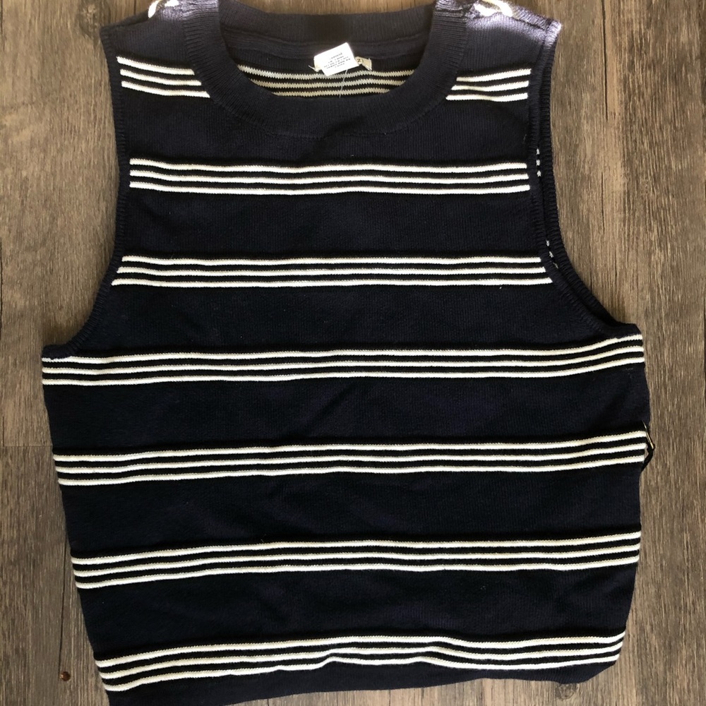 💋NWT Forever21 Navy Cropped Sweater